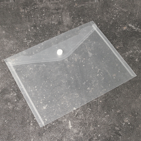 legatoria Busta bottone, A5 TRASPARENTE, in polipropilene da 180 micron, aperta sul lato lungo, formato A5 (235x180mm).Con patella di chiusura a bottone..