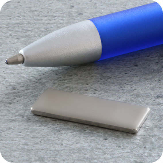 legatoria Calamita rettangolare. 25x10x1.5mm Calamita rettangolare in neodimio, grado magnetico N35 (forza di attrazione 1300g).