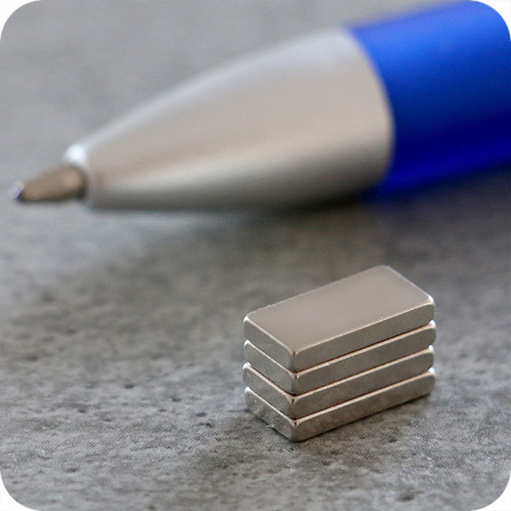 legatoria Calamita rettagolare. 10x5x1.5mm Calamita rettangolare in neodimio, grado magnetico N35 (forza di attrazione: 550g).