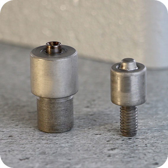 legatoria Punzone per occhielli 9E per applicazione di occhielli di diametro 8,2mm. Filettatura superiore: M6, diametro inferiore: 12,2mm. Compatibile con Torchietto per minuterie metalliche S5.