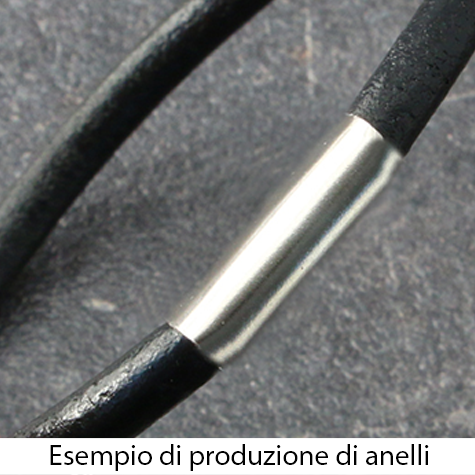 legatoria Capicorda tubetto 9x4,4mm, ACCIAIO NICHELATO lunghezza 9mm. Larghezza 4,4mm. Spessore 5,5mm. Adatto alla produzione di anelli elastici o come terminale di stringhe. .