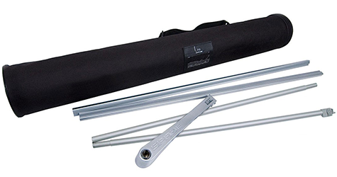 legatoria Porta banner a -L-, 600x2000mm Porta banner a -L-. Interamente in alluminio. Dotato di pesante piede di appoggio e gommatura anti-scivolamento. Asta telescopica regolabile fino a 200cm. Sistema di aggancio banner facile e sicuro. Comodo trasporto grazie alla sacca rigida in tessuto. Dimensioni 60x200cm. Peso 2,8 Kg.