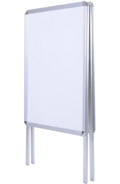 legatoria Porta manifesto da pavimento, 70x100cm Porta locandina o manifesto monofacciale. Cornice a forma di -A- con angoli cromati. Foglio protettivo antipioggia in policarbonato. Dimensioni: 70x100cm. Peso : 12.5 kg.