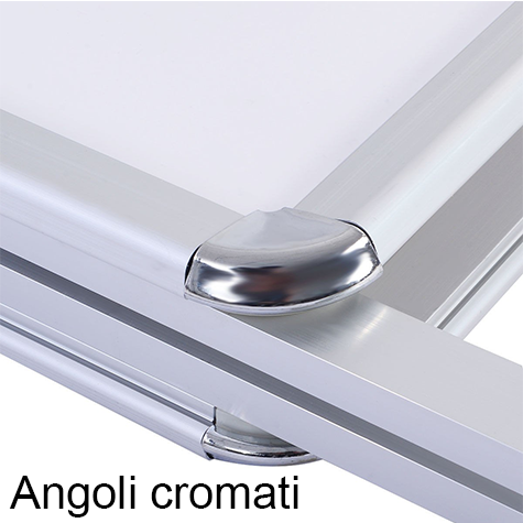 legatoria Porta manifesto da pavimento, 70x100cm Porta locandina o manifesto monofacciale. Cornice a forma di -A- con angoli cromati. Foglio protettivo antipioggia in policarbonato. Dimensioni: 70x100cm. Peso : 12.5 kg.