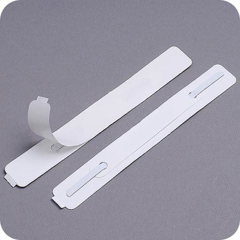 legatoria Fastener autoadesivo in 3 parti, 150x20mm BIANCO, assemblato. Base 150x20mm in PVC rigido da 300 micron. Linguella 148x5mm verniciato. Pressino 100x12mm in PVC rigido da 300 micron. Prodotto originale tedesco. MADE IN GERMANY.