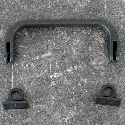 legatoria Maniglia in plastica 118x40x11 mm NERA. Sezione rettangolare, dotata di due occhielli per il fissaggio e larticolazione della maniglia.