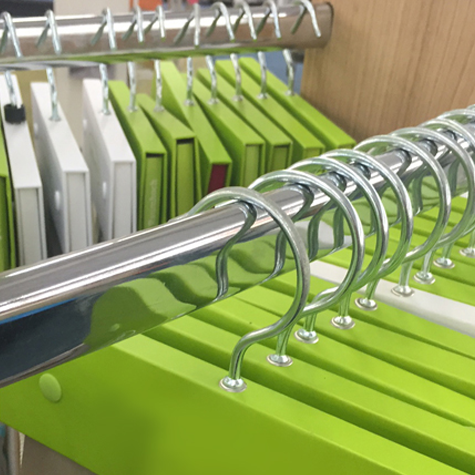 legatoria Gancio metallico per campionari filettato, con dado NICHELATO. filetto 5MA (5mm) misure: 4X78mm.