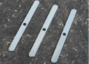 legatoria PiastraFissaggio ganci per campionario ZINCATA. misure: 100 x 10 x 2 mm  forato al centro, foro diametro di 5.2 mm  LEG3043