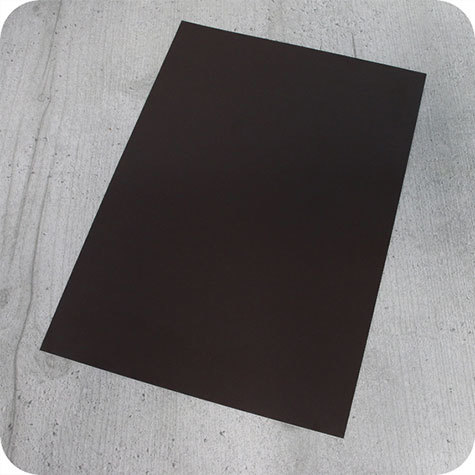 legatoria FoglioMagneticoAutoadesivo, A4, ANISOTROPO, 0,9mm Foglio magnetico autoadesivo permanente, formato A4 (210x297mm). Spessore 0,9mm, magnetizzazione anisotropa..