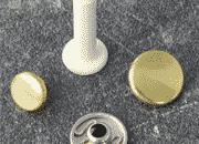 legatoria Bottone automatico a pressione con distanziale da 27 mm OTTONATO, testa diametro 12.4 mm. Capacità perno 27 mm. Il bottone è composto da 4 pezzi*.