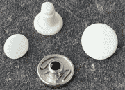 legatoria Bottone automatico a pressione con distanziale da 9 mm BIANCO VERNICIATO, testa diametro 12.4 mm. Capacità perno 9 mm. Il bottone è composto da 4 pezzi*.