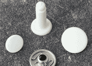 legatoria Bottone automatico a pressione con distanziale da15 mm BIANCO VERNICIATO, testa diametro 12.4 mm. Capacità perno 15 mm. Il bottone è composto da 4 pezzi*.