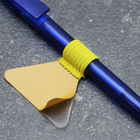 legatoria Portapenne grosse, autoadesivo elastico, GIALLO Per penne grosse (circonferenza 3-4cm). Dimensioni lembo adesivo: 45x30mm..