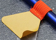 legatoria Portapenne grosse, autoadesivo elastico, ARANCIONE Per penne grosse (circonferenza 3-4cm). Dimensioni lembo adesivo: 45x30mm. LEG3144