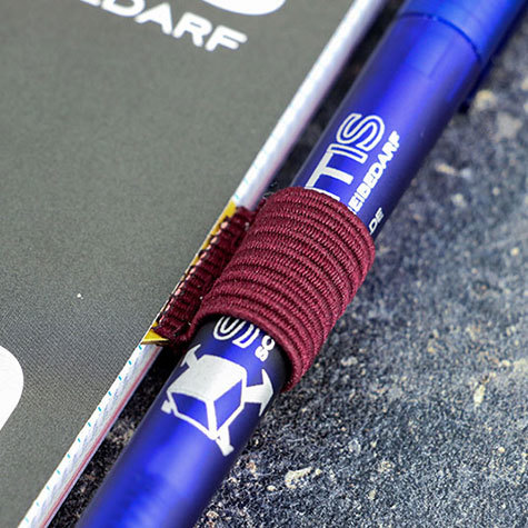 legatoria Portapenne grosse, autoadesivo elastico, BORDEAUX Per penne grosse (circonferenza 3-4cm). Dimensioni lembo adesivo: 45x30mm..