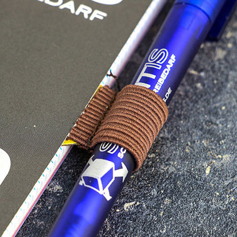 legatoria Portapenne grosse, autoadesivo elastico, MARRONE Per penne grosse (circonferenza 3-4cm). Dimensioni lembo adesivo: 45x30mm..