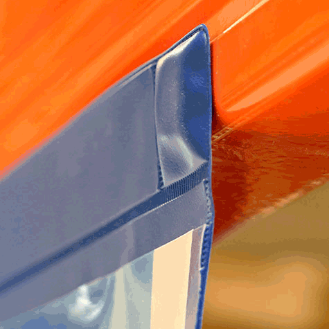 legatoria Busta magnetica, A5, Apertura sul lato corto BLU. 160 x 230mm. Con 2 potenti magneti al neodimio N35 15x3,5mm. Lato superiore In PVC trasparente morbido da 250 micron. Lato inferiore in PVC blu da 300 micron.