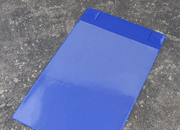 legatoria Busta magnetica, A5, Apertura sul lato corto BLU. 160 x 230mm. Con 2 potenti magneti al neodimio N35 15x3,5mm. Lato superiore In PVC trasparente morbido da 250 micron. Lato inferiore in PVC blu da 300 micron.