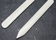 legatoria Pieghetta OSSO, 200mm, 1puntaAcuminata, 1puntaArrotondata Per piegare e lisciare Lunghezza 200mm. Attrezzo indispensabile al legatore per ogni operazione di piegatura e per formare il canaletto.