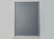 legatoria Cornice alluminio a scatto, A1 ANGOLI ARROTONDATI. Per fogli di dimensione A1(594x841mm). Dimensioni esterne: 625x870mm. Area visibile: 575x820mm. Altezza profilo: 25mm. La cornice � dotata di foglio protettivo in PVC trasparente antiriflesso LEG3193