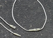 legatoria Filo sicurezza cotone. 200mm BIANCO, in cotone intrecciato con aggancio rapido, lunghezza aperto 20cm, lunghezza chiusa 10cm. Consentono di attaccare etichette e cartellini senza lausilio di pistola sparafili, sono rimovibili solo strappandoli*.