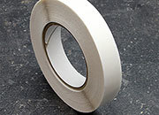 legatoria Nastro biadesivo fingerlift, 12mm ALTA PRESTAZIONE, il nastro biadesivo da 12mm  adagiato su un nastro di supporto siliconato da 18mm. Una volta applicato, il supporto siliconato si stacca facilmente con laiuto di un unghia. In rotolo da 50m LEG3219