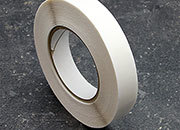 legatoria Nastro biadesivo fingerlift, 18mm ALTA PRESTAZIONE, il nastro biadesivo da 18mm  adagiato su un nastro di supporto siliconato da 24mm. Una volta applicato, il supporto siliconato si stacca facilmente con laiuto di un unghia. In rotolo da 50m LEG3223