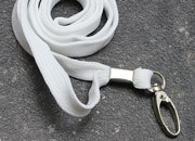 legatoria Cordoncino portabadge, daCollo aMoschettoneOvaleRotante, BIANCO a moschettone ovale rotante, cordoncino largo 1cm, lunghezza aperto 90cm LEG3241