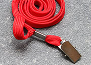 legatoria Cordoncino portabadge, daCollo aMOLLETTA, ROSSO con aggancio a MOLLETTA, cordoncino largo 1cm, lunghezza aperto 90cm.