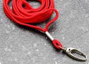 legatoria Cordoncino portabadge, daCollo aMoschettoneOvaleRotante, ROSSO a moschettone ovale rotante, cordoncino largo 1cm, lunghezza aperto 90cm.