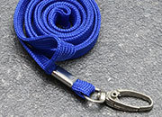 legatoria Cordoncino portabadge, daCollo aMoschettoneOvaleRotante, BLU a moschettone ovale rotante, cordoncino largo 1cm, lunghezza aperto 90cm.