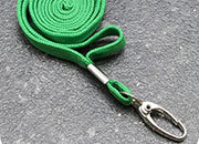 legatoria Cordoncino portabadge, daCollo aMoschettoneOvaleRotante, VERDE a moschettone ovale rotante, cordoncino largo 1cm, lunghezza aperto 90cm.