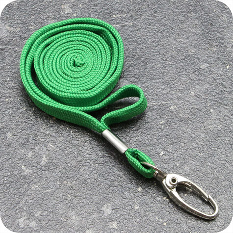 legatoria Cordoncino portabadge, daCollo aMoschettoneOvaleRotante, VERDE a moschettone ovale rotante, cordoncino largo 1cm, lunghezza aperto 90cm.