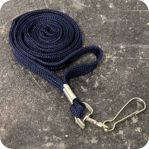 legatoria Cordoncino portabadge, daCollo, aGancioRotante, BLU SCURO con gancio metallico rotante, cordoncino largo 1cm, lunghezza aperto 90cm.