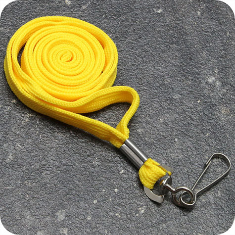 legatoria Cordoncino portabadge, daCollo, aGancioRotante, GIALLO con gancio metallico rotante, cordoncino largo 1cm, lunghezza aperto 90cm.