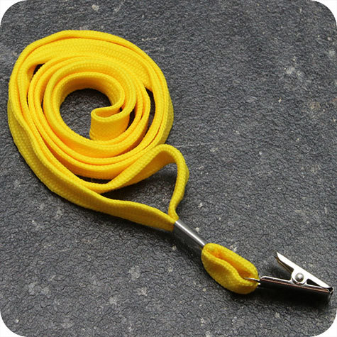 legatoria Cordoncino portabadge, daCollo aMOLLETTA, GIALLO con aggancio a MOLLETTA, cordoncino largo 1cm, lunghezza aperto 90cm.