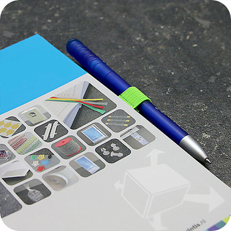 legatoria Portapenne grosse, autoadesivo elastico, VERDEfluorescente Per penne grosse (circonferenza 3-4cm). Dimensioni lembo adesivo: 45x30mm..