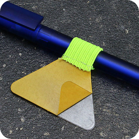 legatoria Portapenne grosse, autoadesivo elastico, GIALLOfluorescente Per penne grosse (circonferenza 3-4cm). Dimensioni lembo adesivo: 45x30mm..