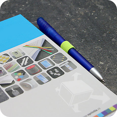 legatoria Portapenne grosse, autoadesivo elastico, GIALLOfluorescente Per penne grosse (circonferenza 3-4cm). Dimensioni lembo adesivo: 45x30mm..