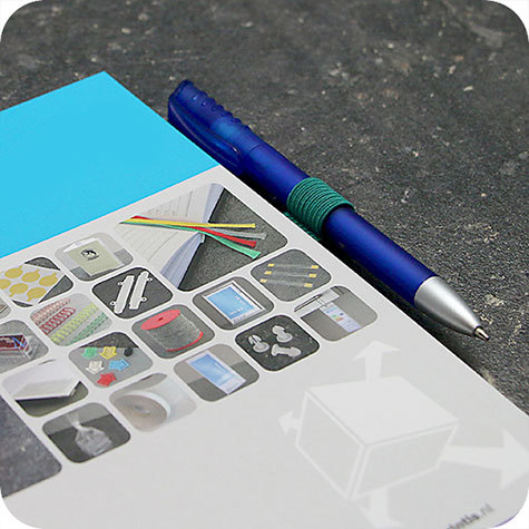 legatoria Portapenne grosse, autoadesivo elastico, PETROLIO.  Per penne grosse (circonferenza 3-4cm). Dimensioni lembo adesivo: 45x30mm..