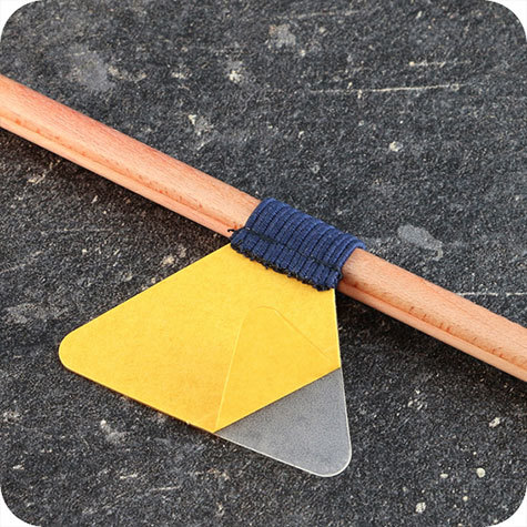 legatoria Portapenne sottili, autoadesivo elastico, BLUscuro Per penne sottili (circonferenza 2-3cm). Dimensioni lembo adesivo: 45x30mm..