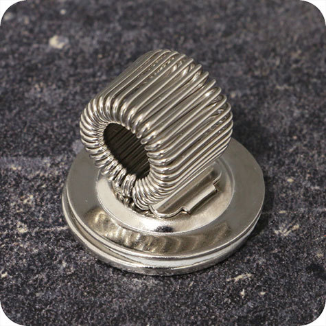 legatoria Portapenne MAGENTICO, metallo, 20mm NICHELATO, base circolare diametro 20 mm, con aggancio flessibile. Adatto a penne di tutte le misure.