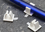 legatoria Portapenne autoadesivo in plastica, 14x14mm BIANCO, altezza 10mm LEG3286