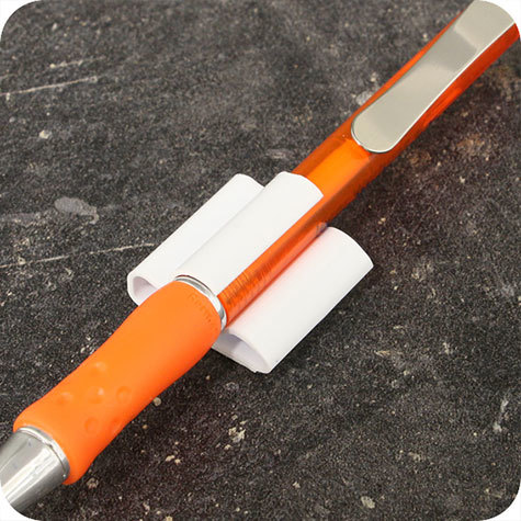 legatoria Portapenne magnetico. 20x25mm BIANCO in PLASTICA, altezza 12mm.