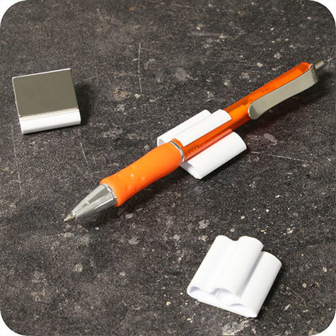 legatoria Portapenne magnetico. 20x25mm BIANCO in PLASTICA, altezza 12mm.