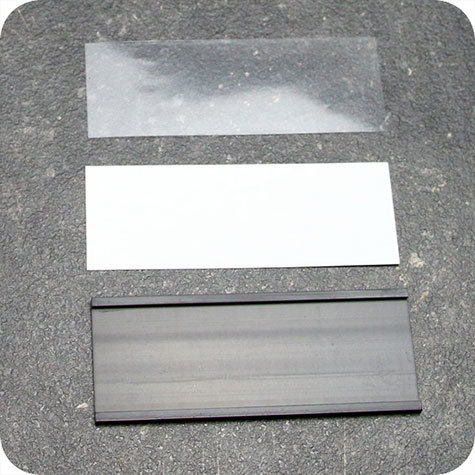 legatoria Porta etichette magnetico 40x100mm Altezza 40mm, lunghezza 100mm, spessore 1mm. Il porta etichette include etichetta in carta e una pellicola protettiva trasparente. Magnete isotropo.