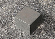 legatoria Calamita rettangolare. 12x12x10mm Calamita rettangolare in FERRITE, grado magnetico Y35 (forza di attrazione: 600g) LEG3349