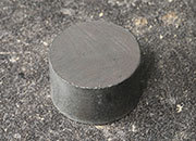 legatoria Calamita diametro 25mm spessore 15mm Calamita cilindrica in ferrite, spessore 15mm, dischi magnetici in FERRITE, grado magnetico Y35 forza di attrazione massima: 2300g LEG3361