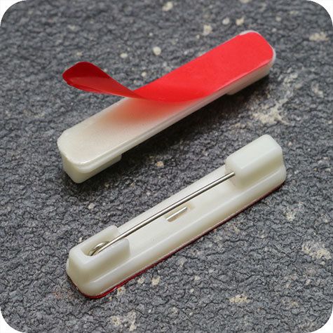 legatoria Spilla autoadesiva per portabadge BIANCA, 31x5mm.