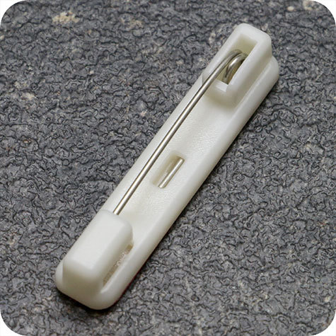 legatoria Spilla autoadesiva per portabadge BIANCA, 31x5mm.